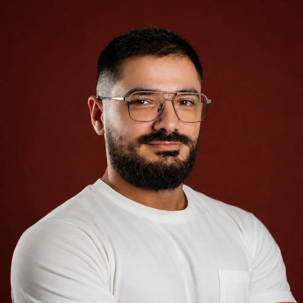 Portrait of Feti Kamberi, frontend developer specializing in Astro, Next.js, and Laravel